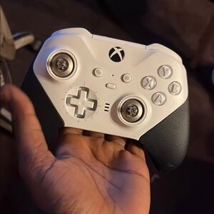 Wireless Controller - White and Black
